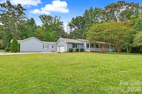 3201 Fairforest Drive active home in Fairforest, Matthews, NC