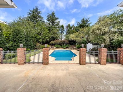 7000 Royce Court active home in Hunters Gate, Charlotte, NC