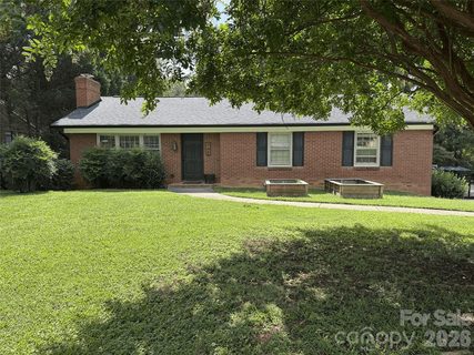 948 Heather Lane active home in Ashbrook, Charlotte, NC