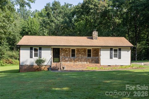 3910 English Oak Drive pending home in Tranquil Oaks, Lincolnton, NC