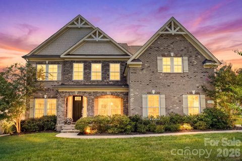 2028 Perry Pond Drive pending home in Cavaillon, Waxhaw, NC