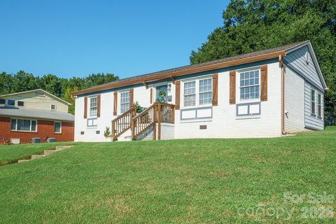 1411 Dean Street active home in Oaklawn Park, Charlotte, NC