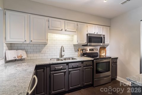 5001 Sharon Road active home in Chalcombe Court, Charlotte, NC