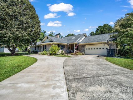 2365 Rosemont Court pending home in Rosemont, Hendersonville, NC