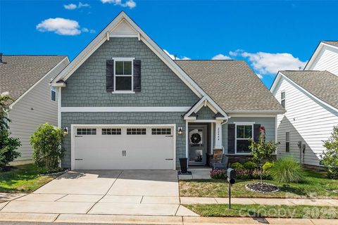 22444 Gateway Drive active home in Edgewater, Lancaster, SC