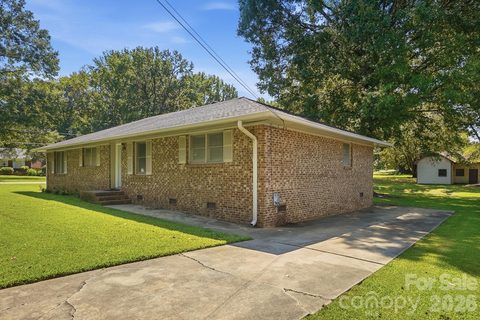 8051 S Way Road active multi-family property in King Acres, Charlotte, NC
