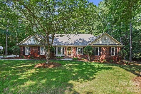 14905 Wyndham Oaks Drive pending home in Wyndham, Charlotte, NC