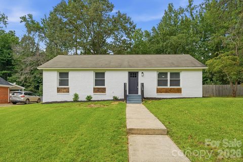 5233 Delivau Drive pending home in Hope Valley, Charlotte, NC