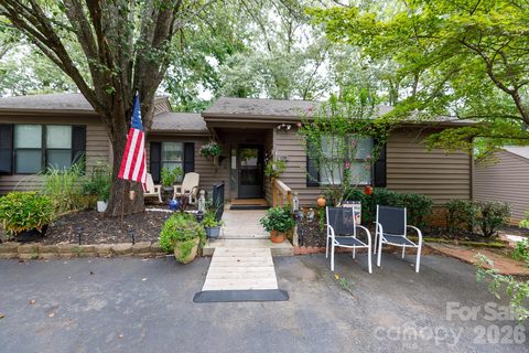 135 Cedar Hollow Street active home in Dogwood Hills, Fort Mill, SC