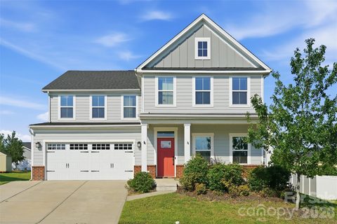 11124 Vanguard Parkway active home in Vermillion, Huntersville, NC