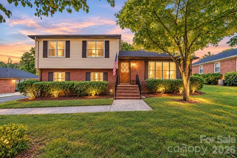 13519 Four Oaks Lane active home in Idlewood, Matthews, NC