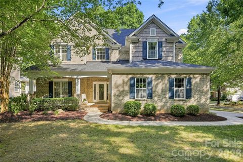8017 Pendley Lane pending home in MacAulay, Huntersville, NC