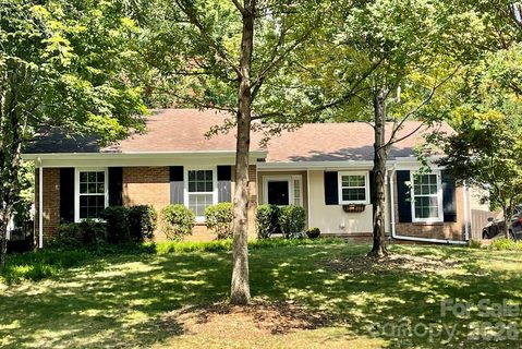11714 Painted Tree Road pending home in Walnut Creek, Charlotte, NC