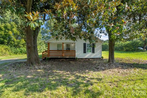 6124 Old Mt Holly Road active home in New Haven Park, Charlotte, NC