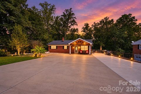 100 30th Avenue active home in Fairview Park, Hickory, NC