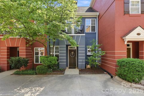 942 Hawthorne Bridge Court active condo in Hawthorne Court, Charlotte, NC