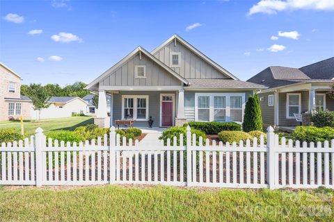 4245 Courtly Lane active home in Eagle Park, Belmont, NC