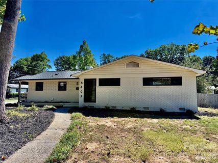 5401 Seacroft Road pending home in Montclaire, Charlotte, NC