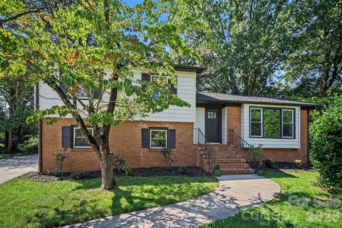 5324 Cheval Place pending home in Belshire, Charlotte, NC