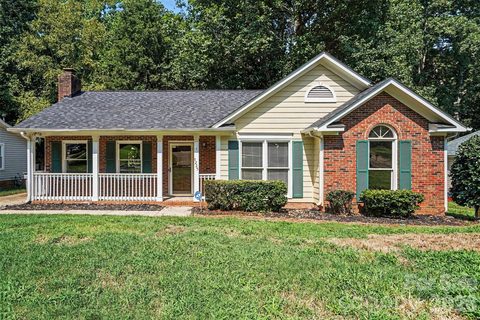 7225 Mcteal Place pending home in Spring Crossing, Charlotte, NC