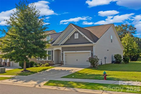 7063 Chrysanthemum Road active home in Walnut Creek, Lancaster, SC