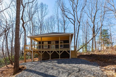 137 E Arbutus Trail active home in Beechwood Lakes, Hendersonville, NC