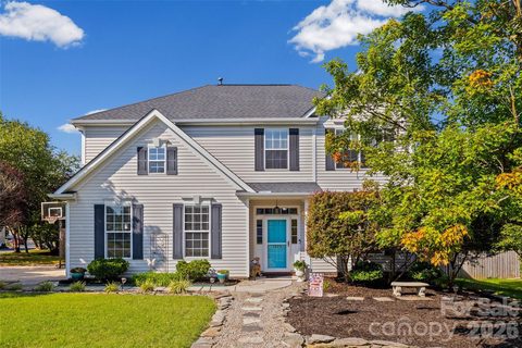 1823 Montague Road active home in Autumn Cove At Lake Wylie, Clover, SC