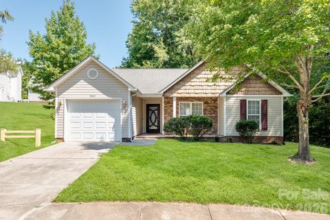 7917 Pebbleridge Drive active home in Pebble Ridge, Charlotte, NC