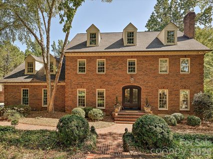 7019 Whitemarsh Court active home in Gleneagles, Charlotte, NC