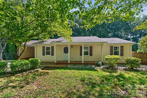 304 Hickory Lane pending home in Hickory Cove, Salisbury, NC