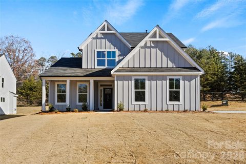 Homes in Queens Cove, Mooresville