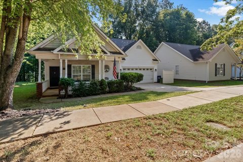 13502 Glencreek Lane active home in Glenwyck, Huntersville, NC