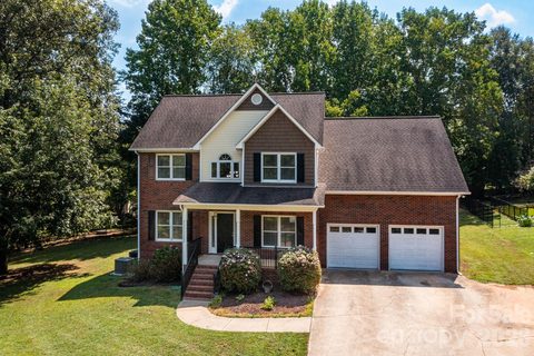 2507 Ashley Court active home in Shannon Point, Belmont, NC