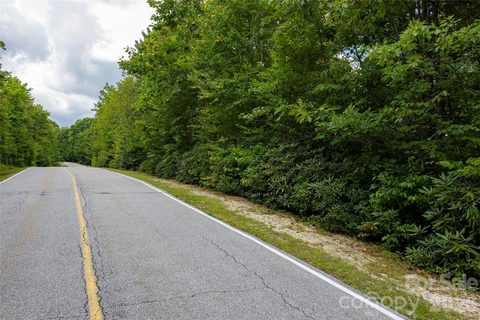 916 Meadow Ridge Drive active home in Lake Toxaway Estates, Lake Toxaway, NC