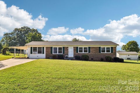 Homes in Suburban Acres, Shelby