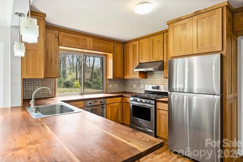 9436 Glen Brook Drive active home in Cedarbrook Acres, Charlotte, NC