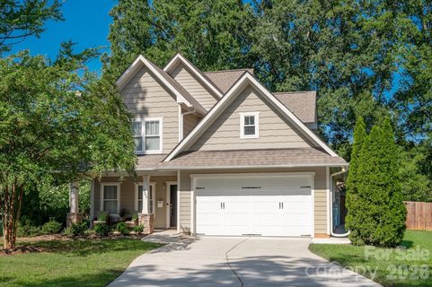 2562 Roseview Lane active home in Country Club Heights, Charlotte, NC