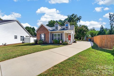 308 Llewellyn Street pending home in Linford Park, Belmont, NC