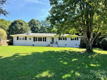 1442 Plumcrest Drive pending home in Oakdale Forest, Charlotte, NC