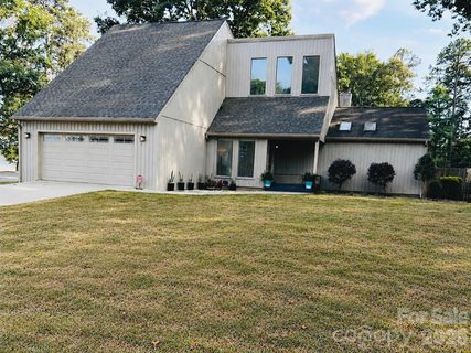 496 17th Avenue Drive active home in Huntington Downs, Hickory, NC