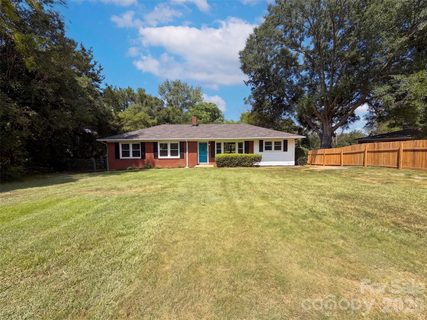 2154 Rosewood Drive active home in Dutchman Heights, Rock Hill, SC