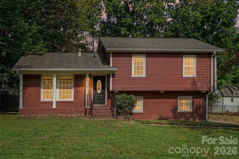 6910 Wrentree Drive active home in Starmount, Charlotte, NC
