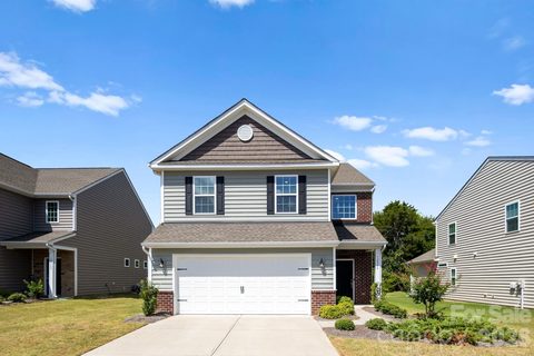 12866 Canterbury Castle Drive active home in Chateau, Charlotte, NC