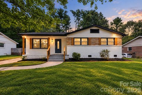 1539 Starbrook Drive active home in Starmount, Charlotte, NC