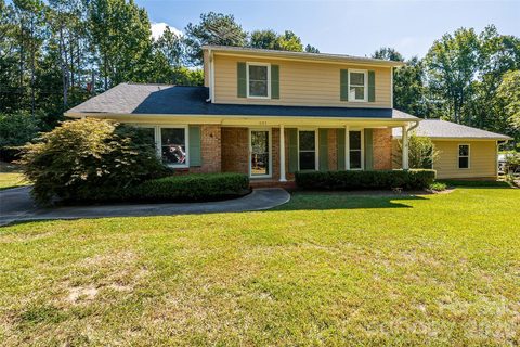 621 S Jackson Avenue active home in Hillcrest, Waxhaw, NC