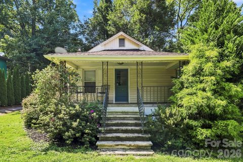 221 N Fork Road active home in Lakewood, Black Mountain, NC