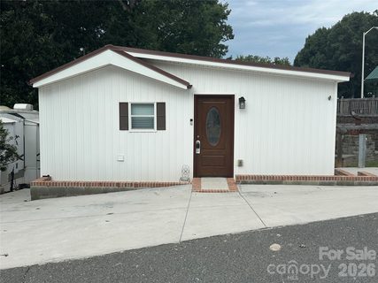106 Deer Field Drive active home in Badin Shores Resort, New London, NC