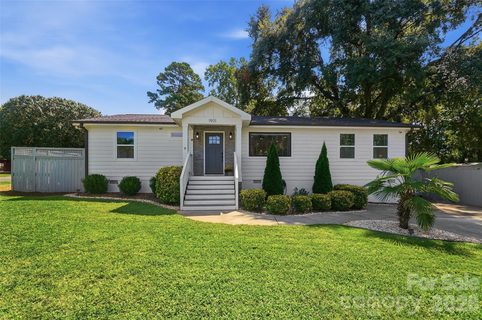 1901 Clearwood Lane pending home in Westwood Forest, Charlotte, NC