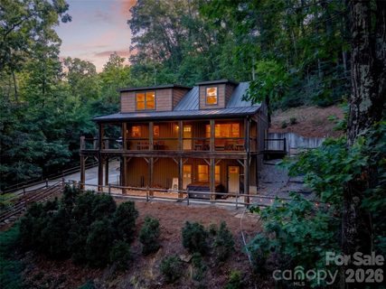 Homes in White Water Mountain, Saluda