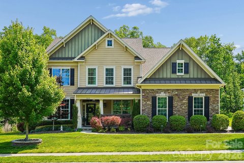 263 Forsythia Lane active home in The Manors At Lake Ridge, Tega Cay, SC